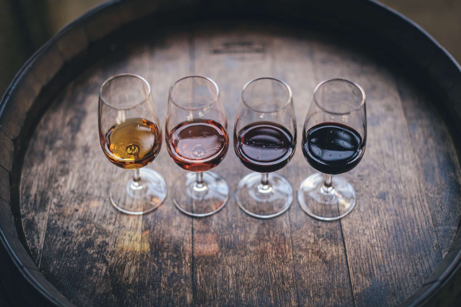 red, white and rose wine